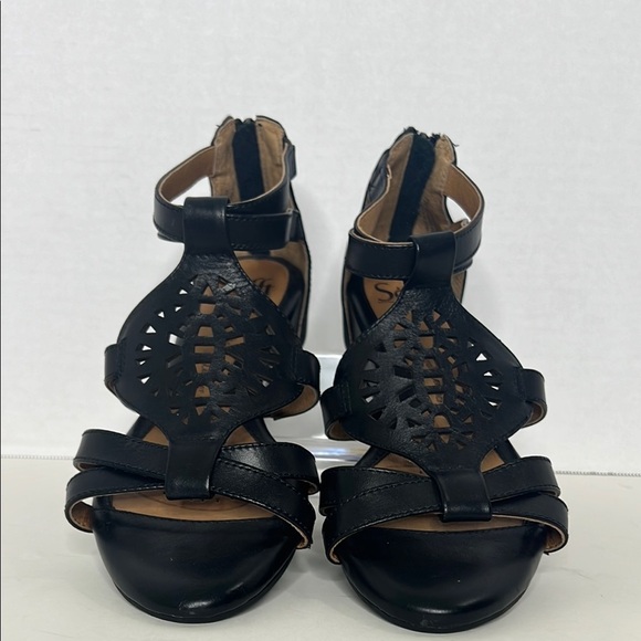 Sofft Breeze Sandals Leather Strappy Comfort Heel 7W - Picture 1 of 7